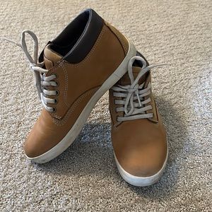 Timberland mid top leather kicks